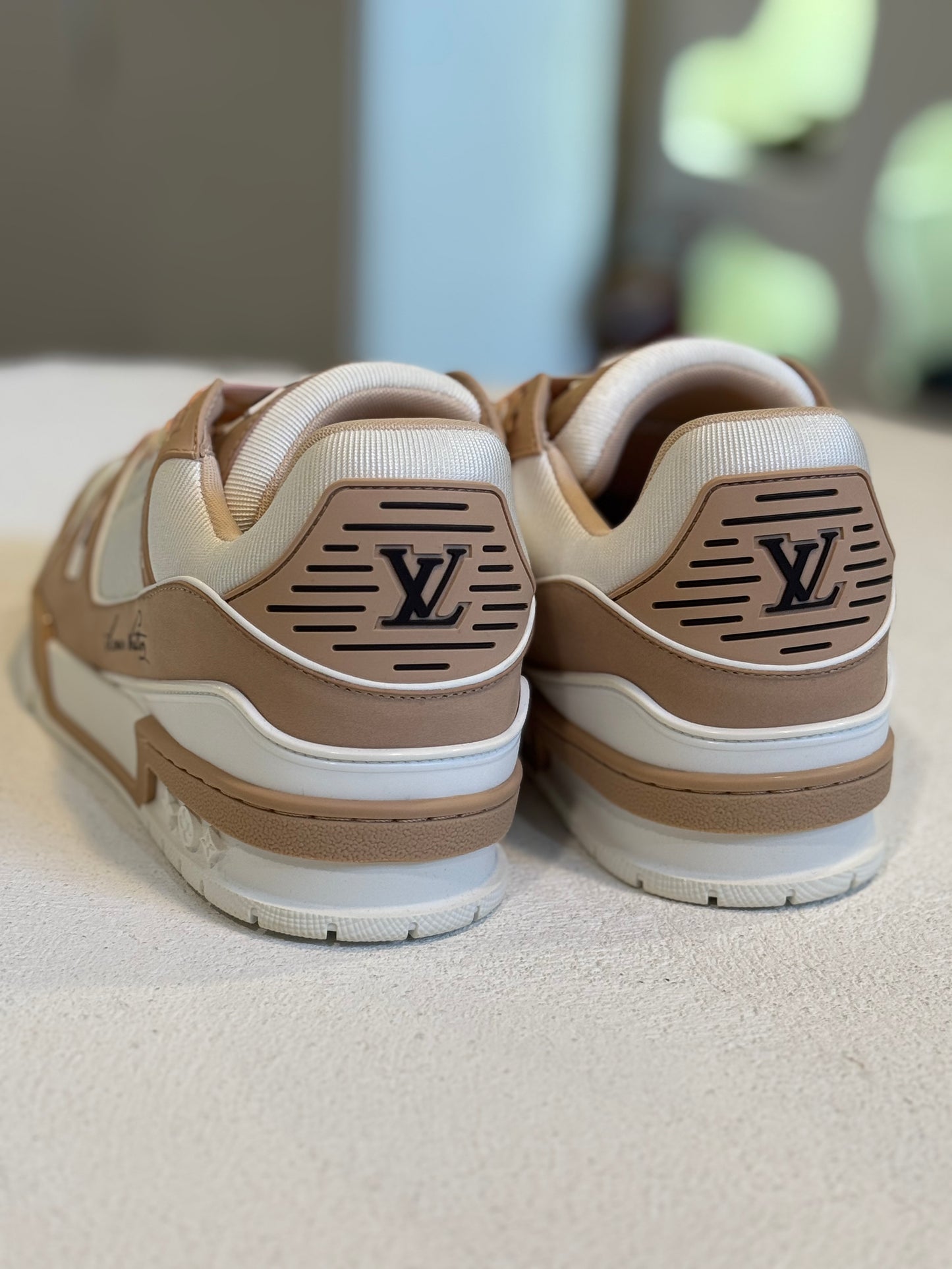 Tenis camel con blanco