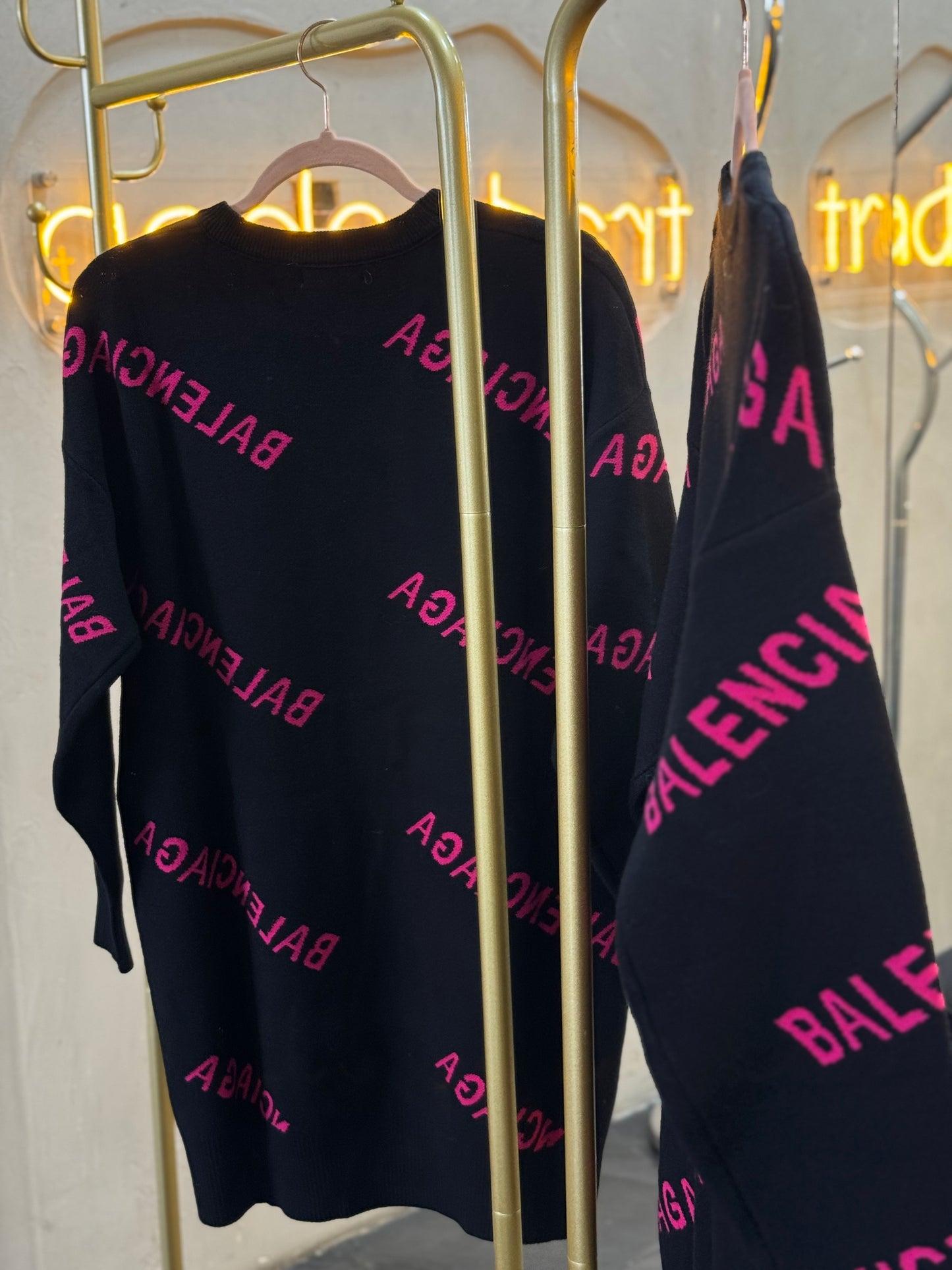 Suerte oversize negro-rosa