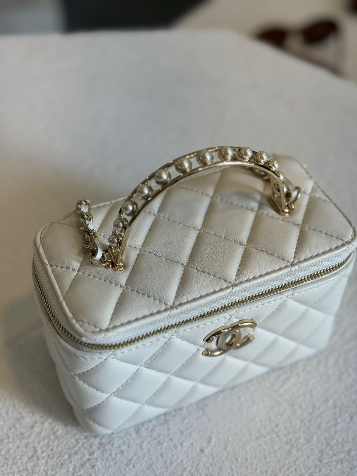 Bolsa Vanity capitoneado blanca