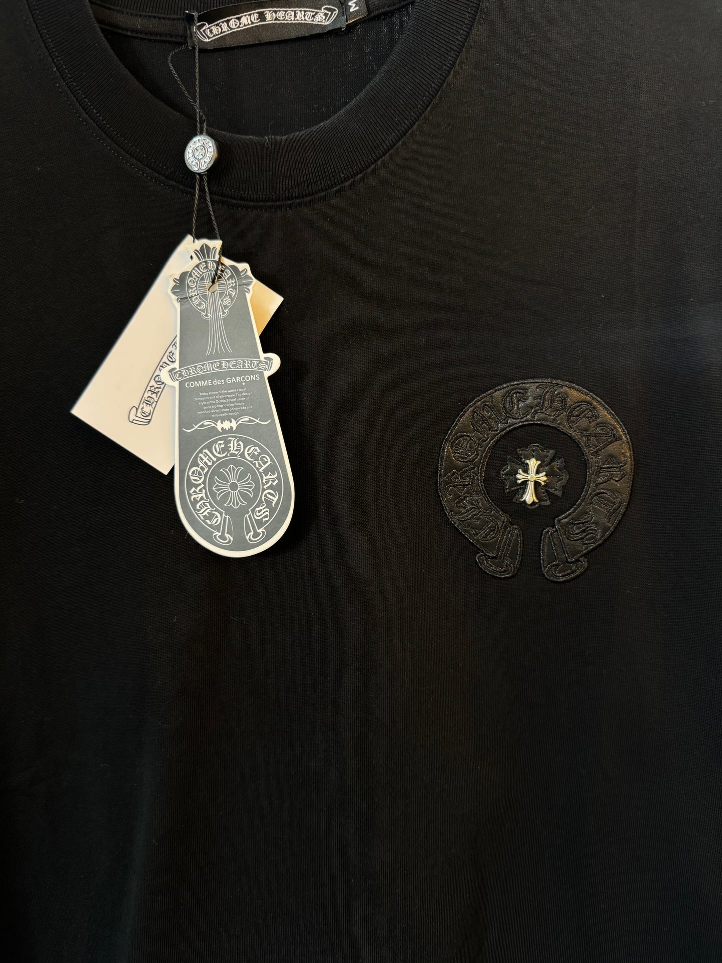 T- Shirt de cruz negra