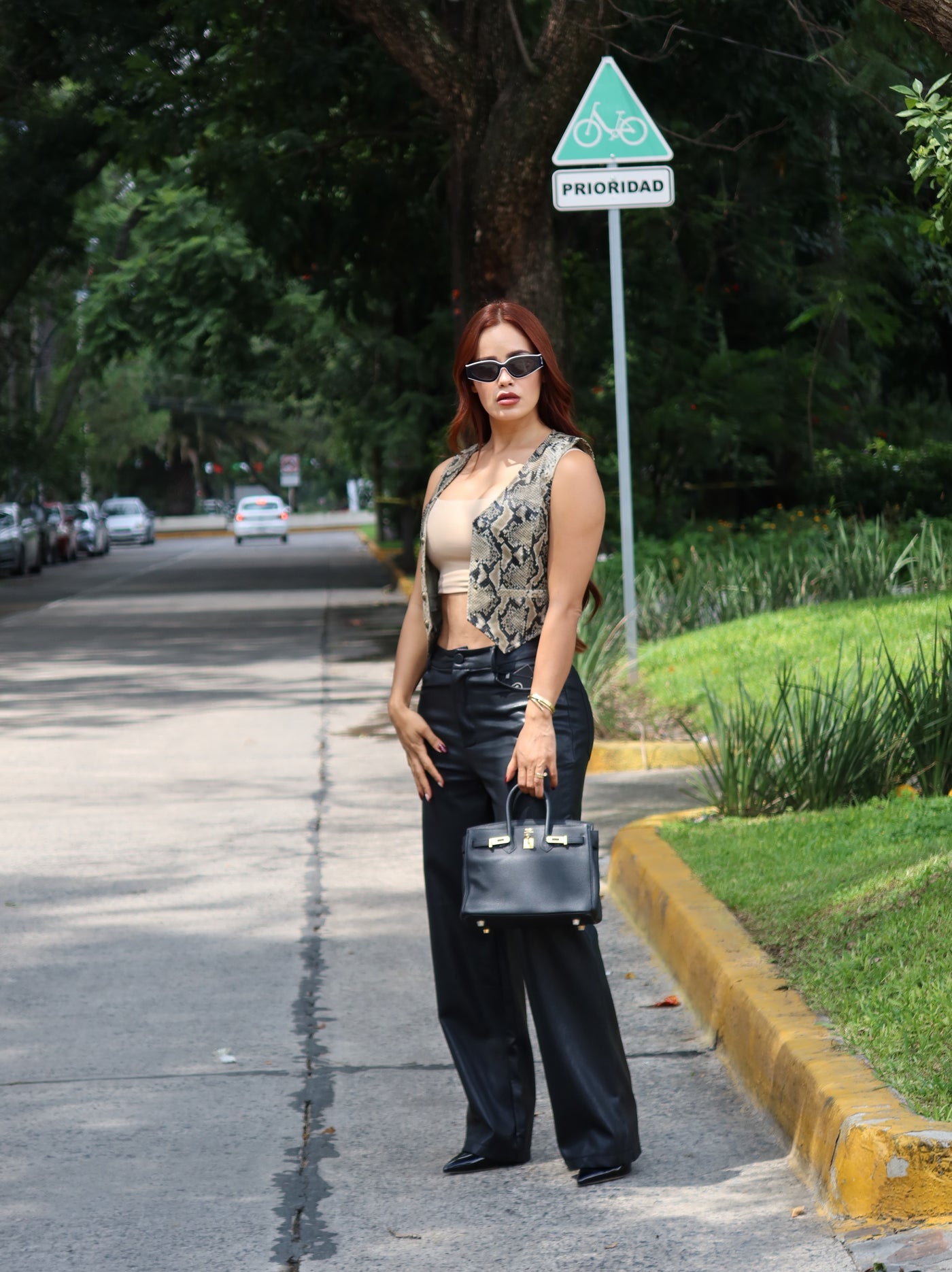 Pantalón tipo piel negro
