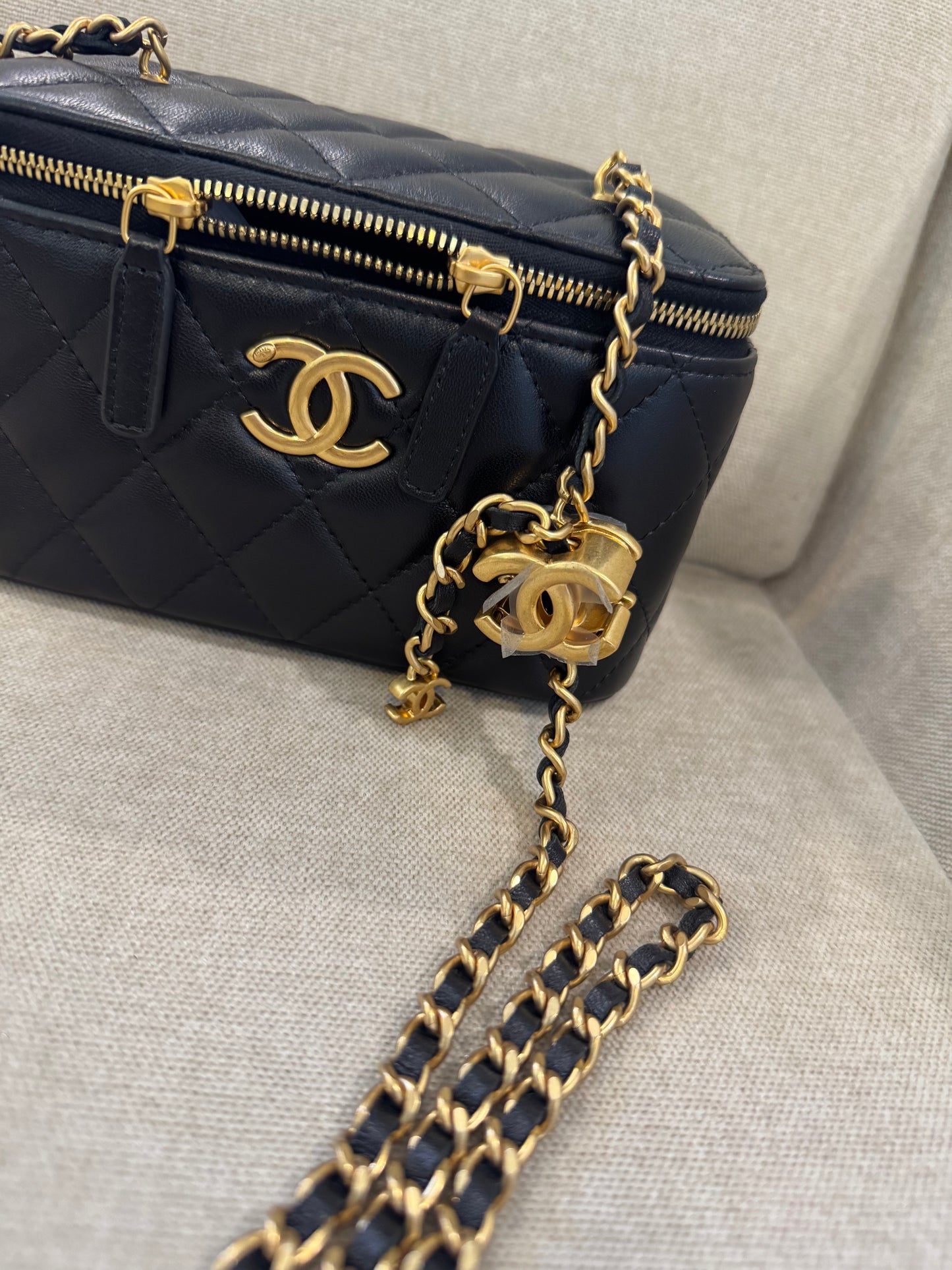 Vanity Negro cadena CHNL