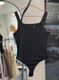 BODY SIN MANGA NEGRO