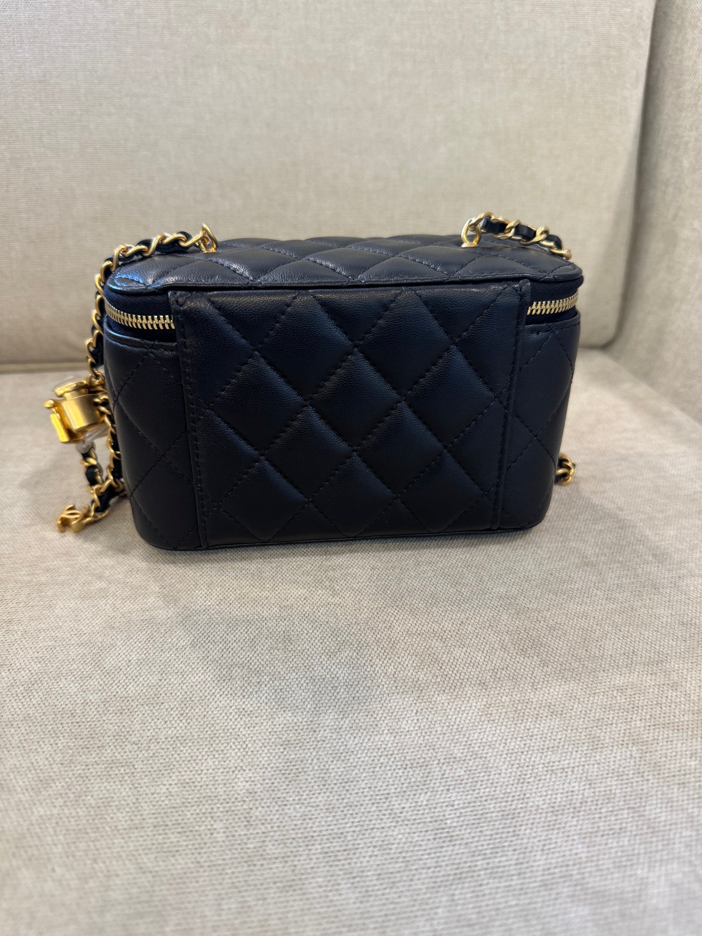 Vanity Negro cadena CHNL