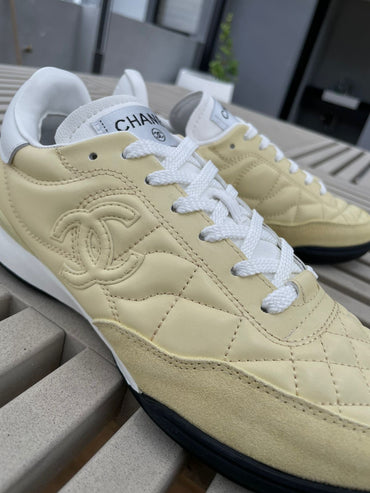 Tenis amarillo