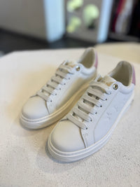 Tenis blanco con rosa