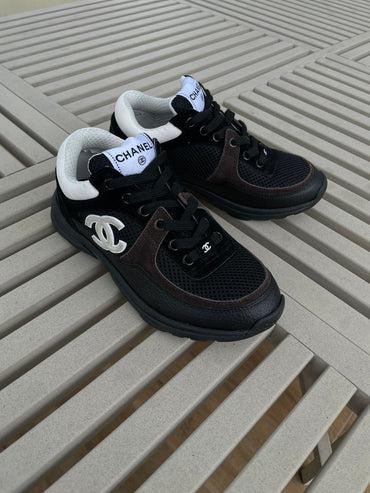 Tenis negro