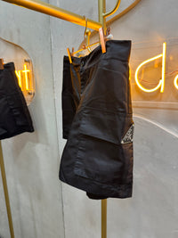 Short  negro tela impermeable