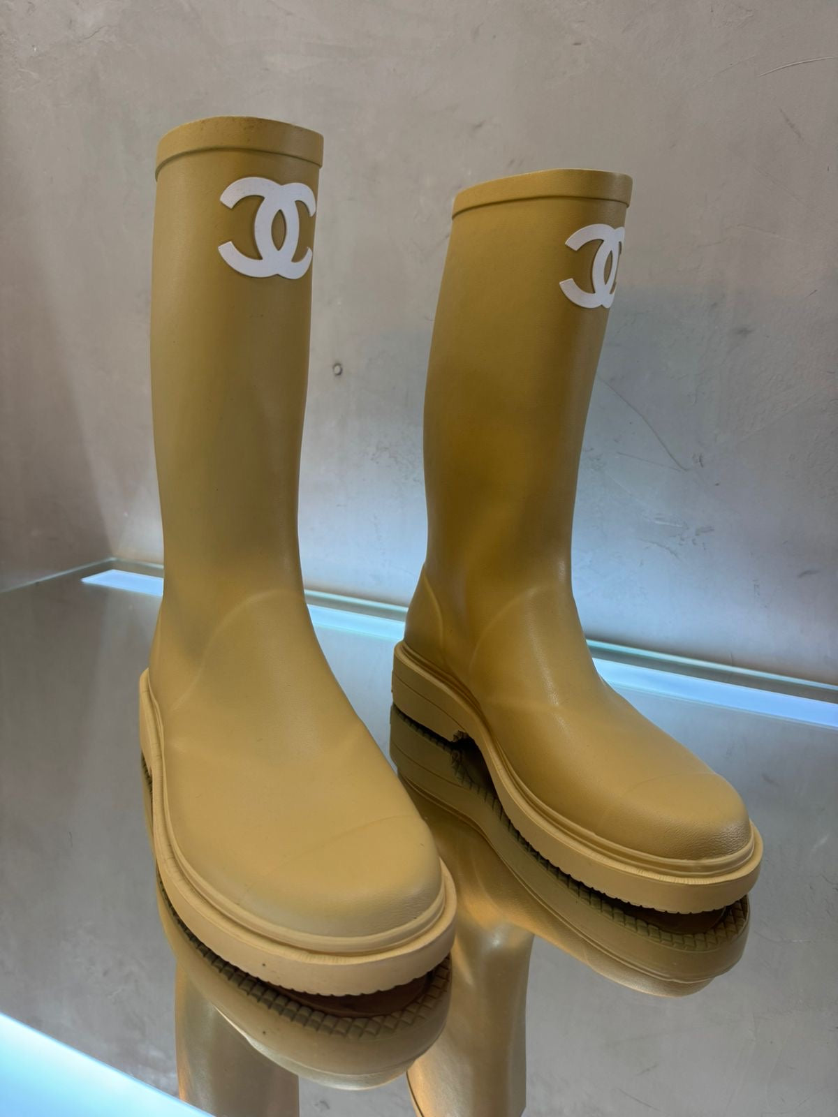 Botas nud