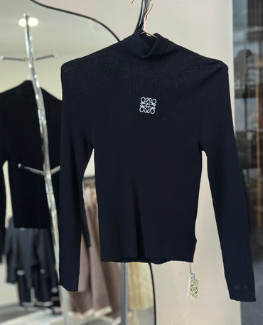 BLUSA CUELLO LOW NEGRA