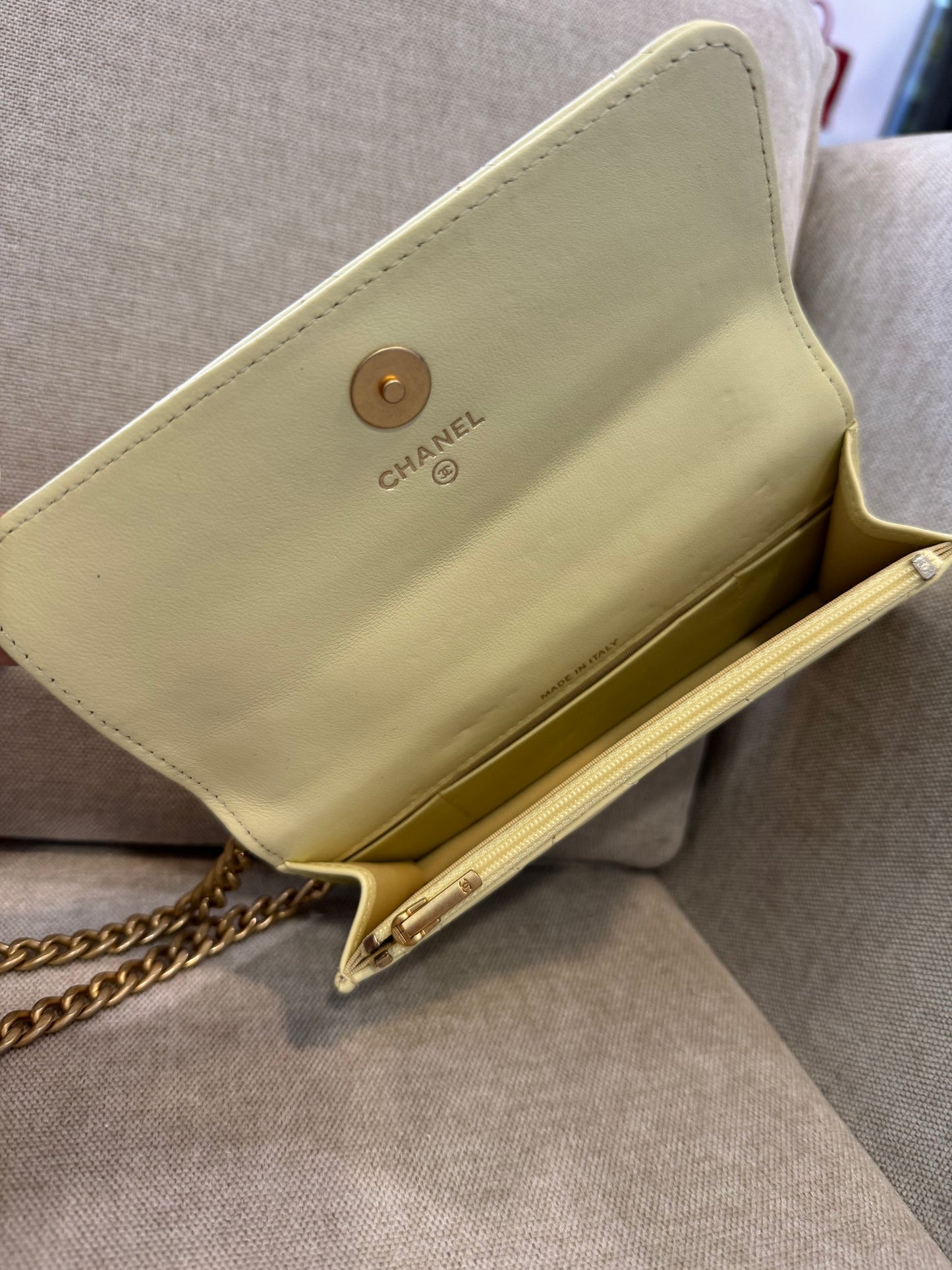 Cartera amarilla CHNL