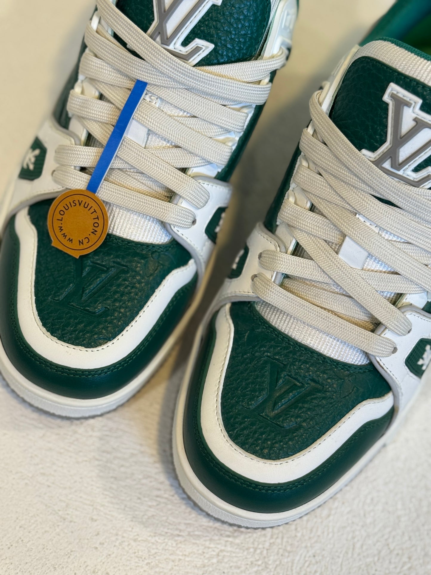 Tenis verde con blanco