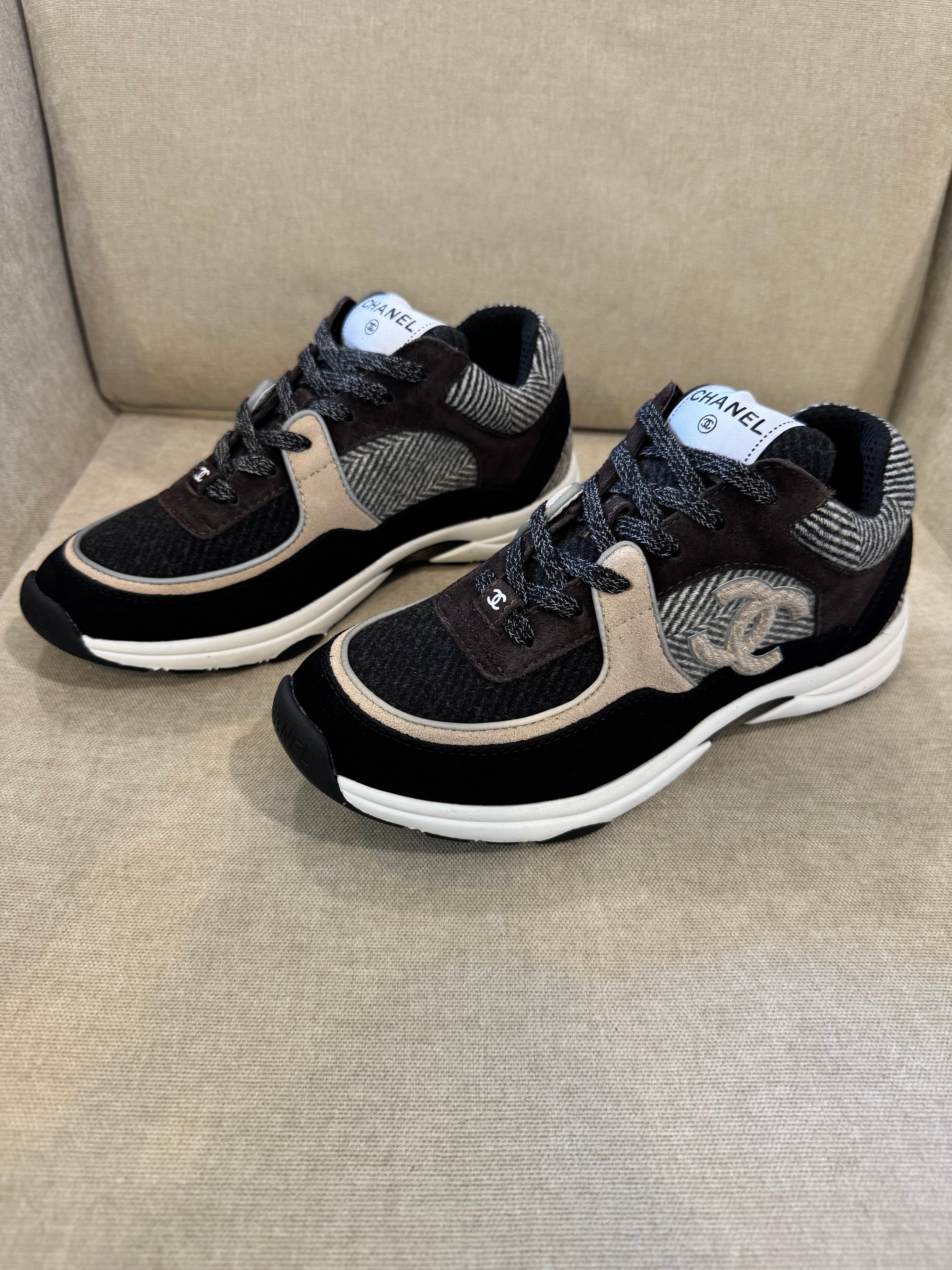 Tenis CHNL negro-café