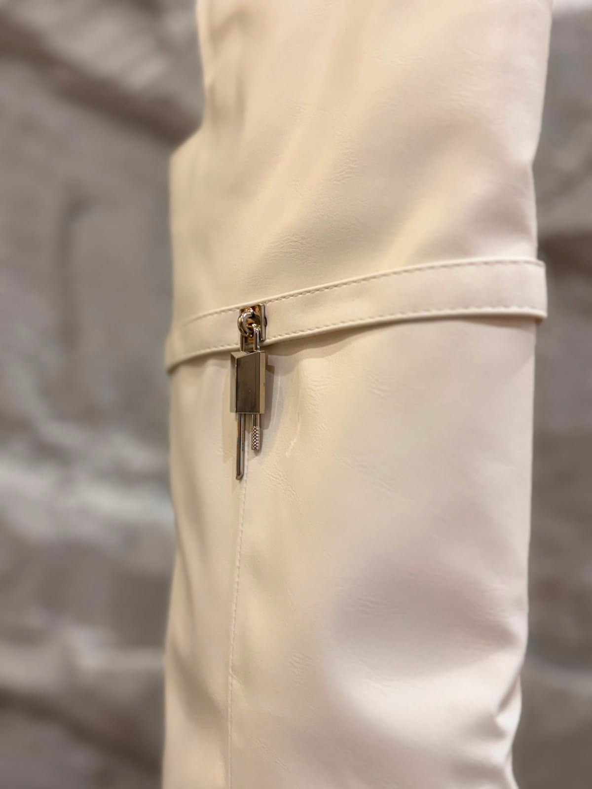 BOTA BLANCA