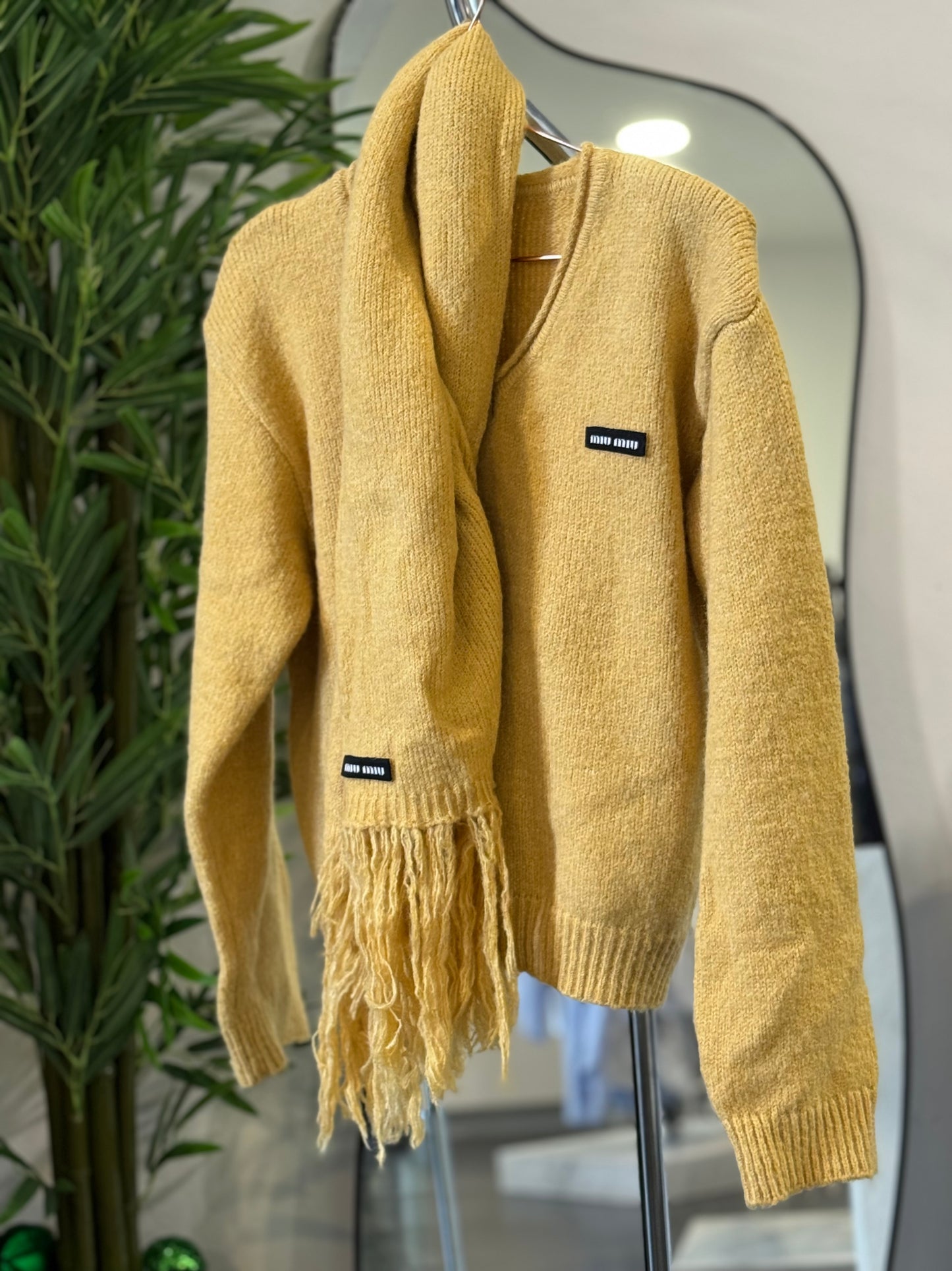 SUÉTER Y BUFANDA MOSTAZA