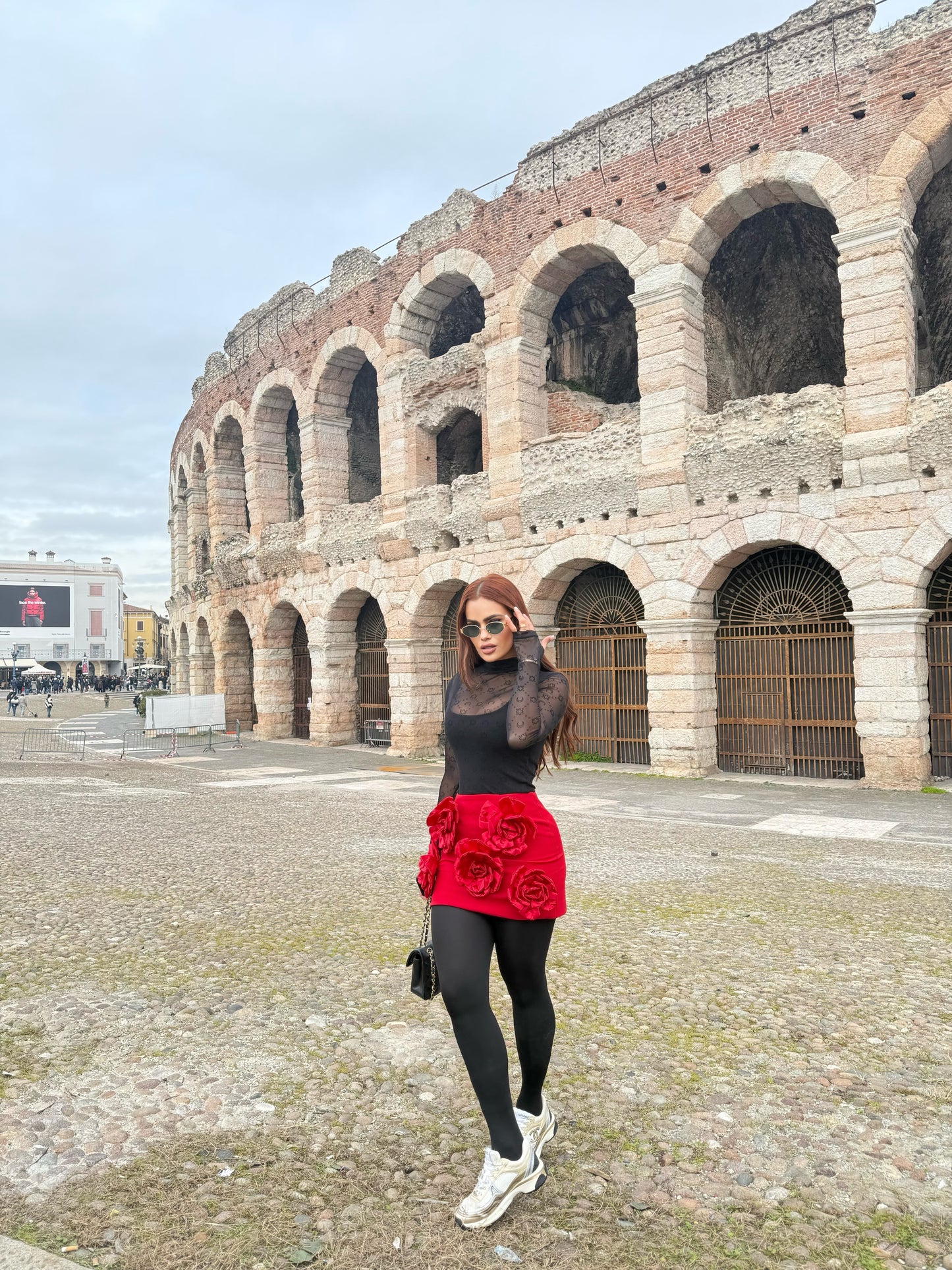 Falda roja flores
