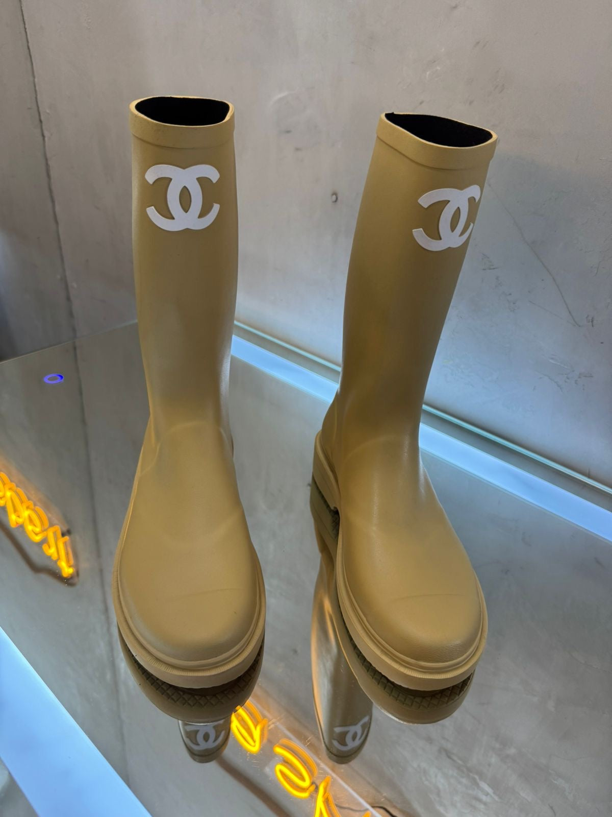 Botas nud