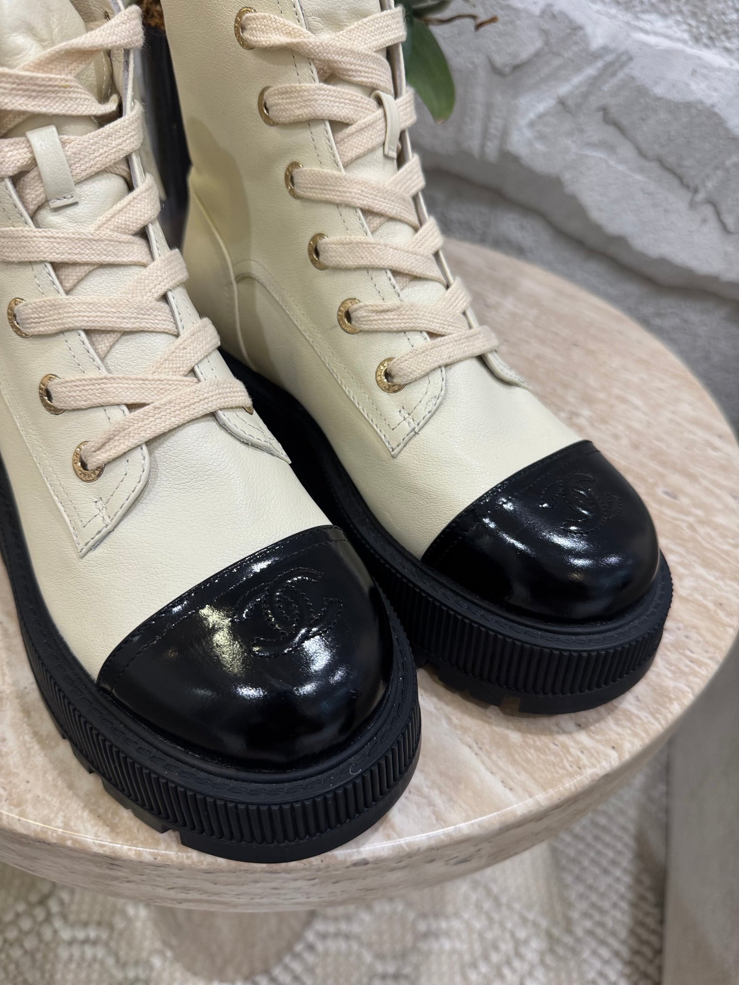 BOTAS BEIGE CHNL