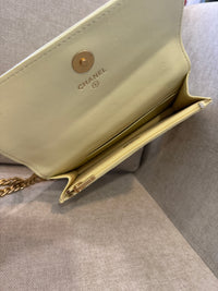 Cartera amarilla CHNL