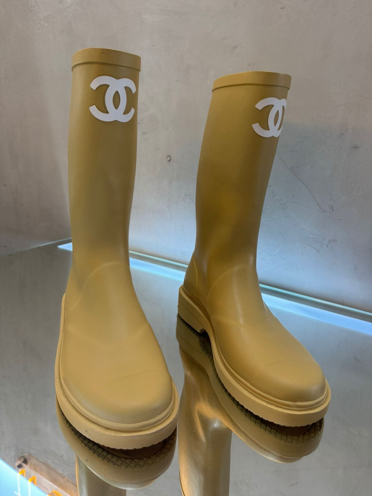 Botas nud
