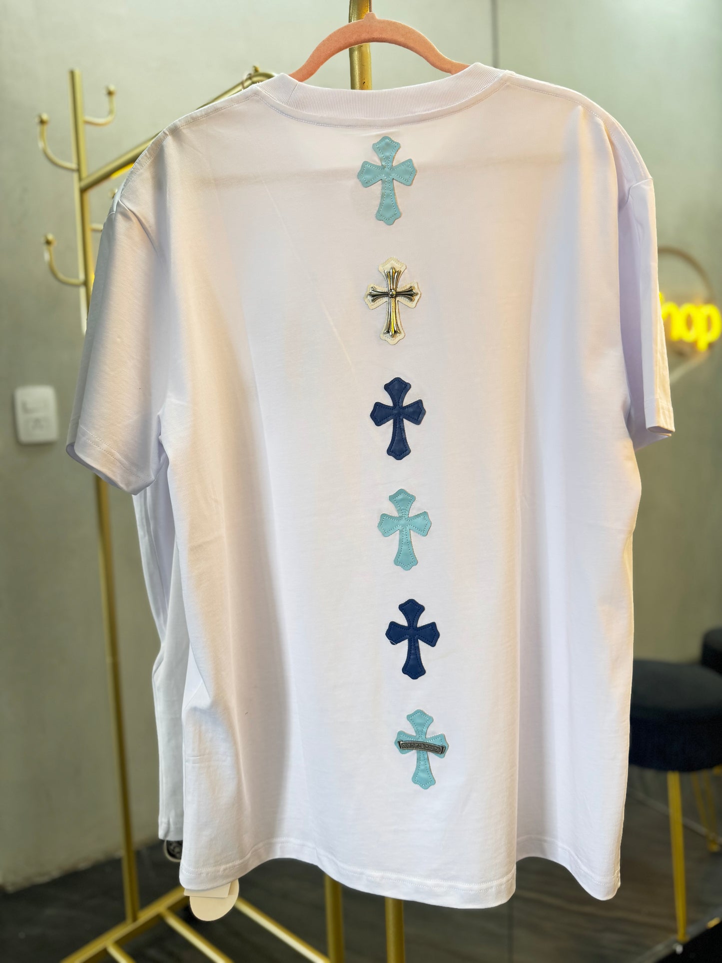 T- Shirt blanca cruz azul