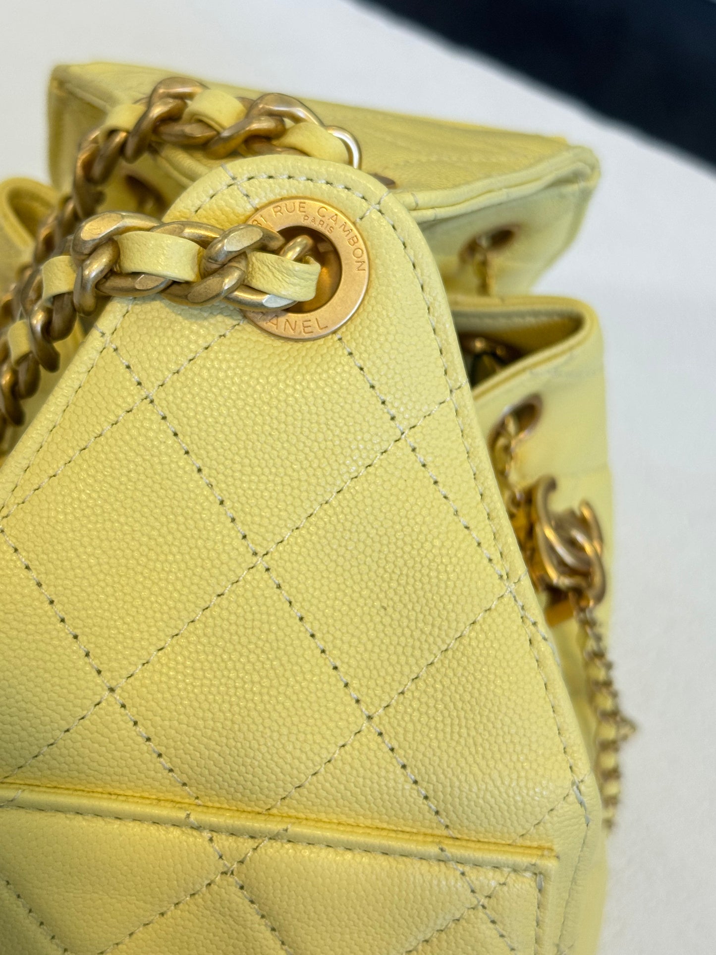 Bolso amarillo CH tamaño 25