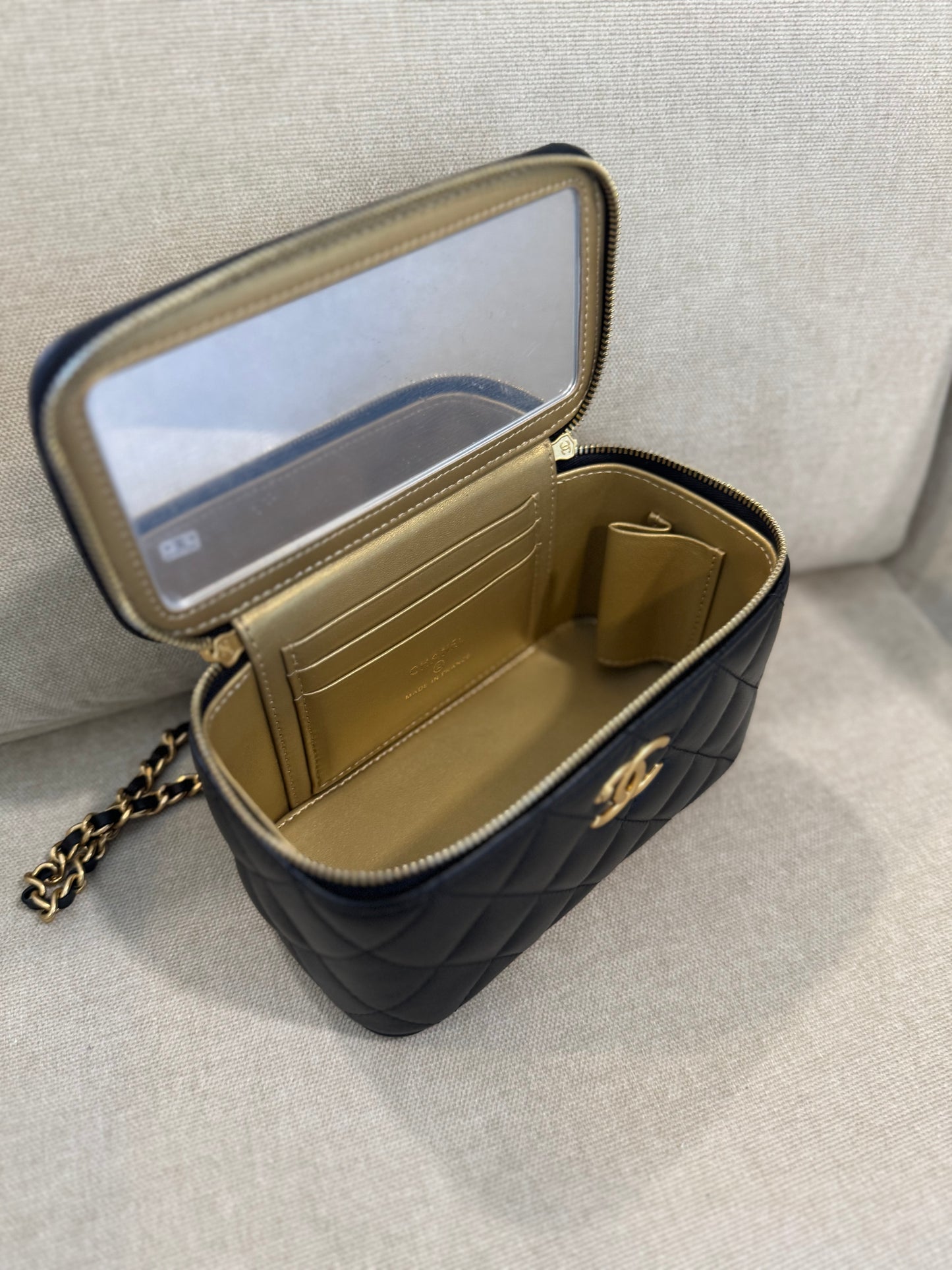 Vanity Negro cadena CHNL