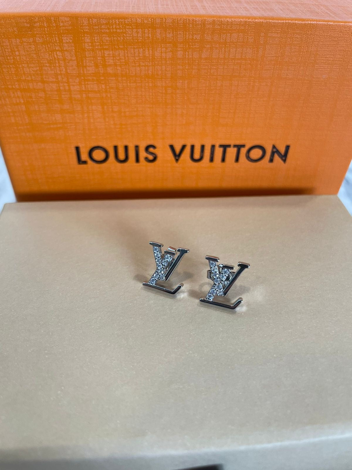 Aretes Lv