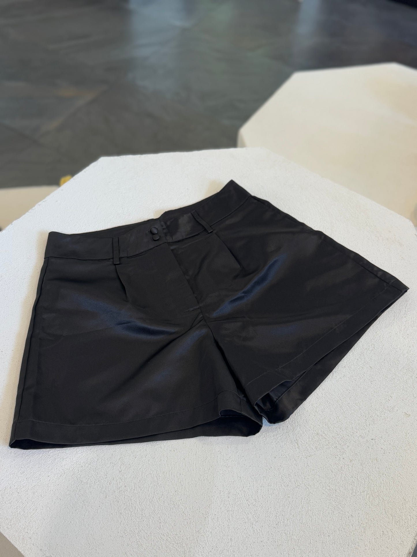 SHORT NEGRO SATIN