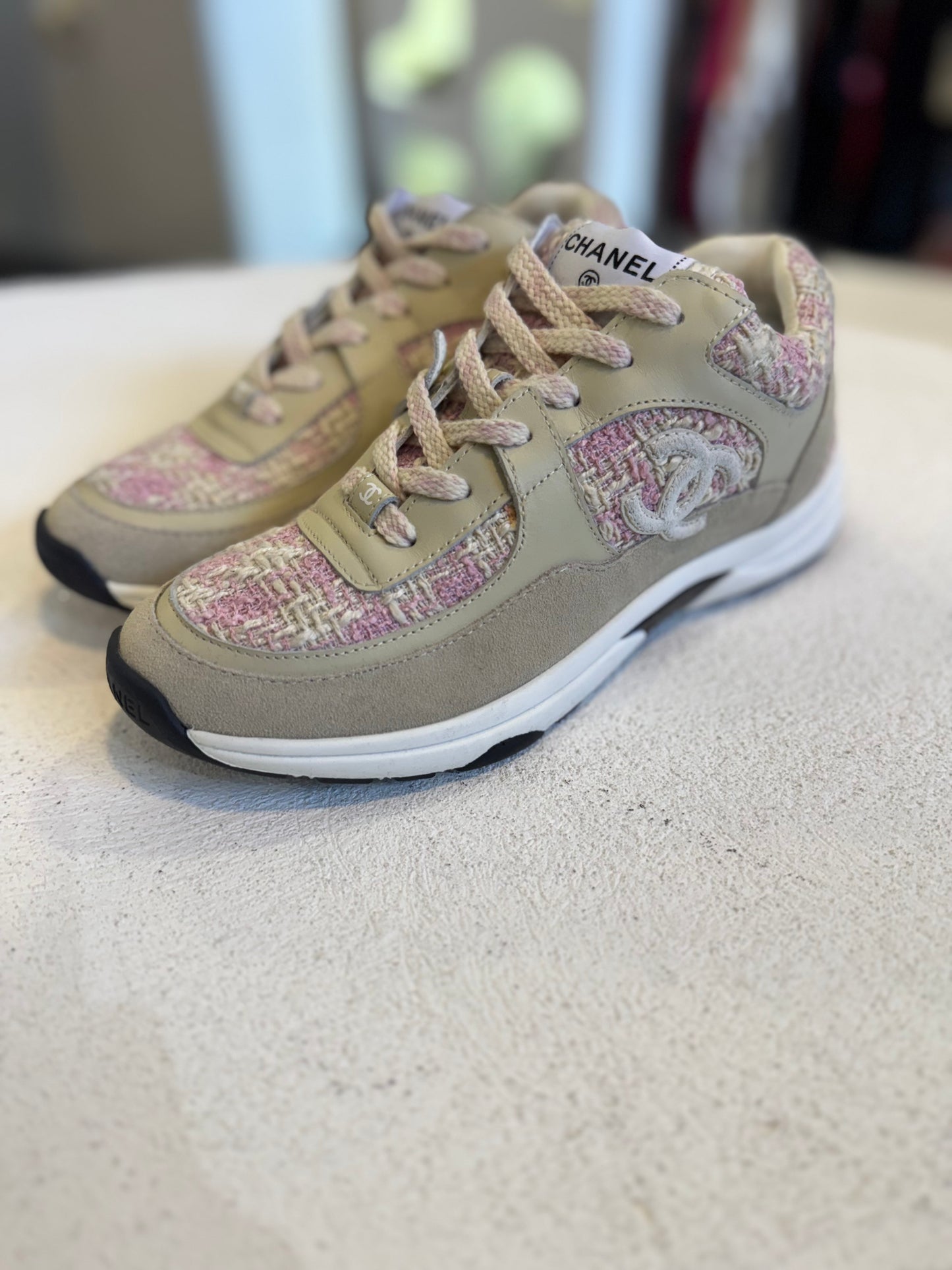 Tenis rosas con camel