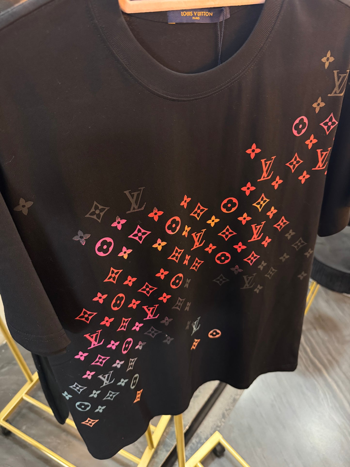 T- Shirt negra L - V colores