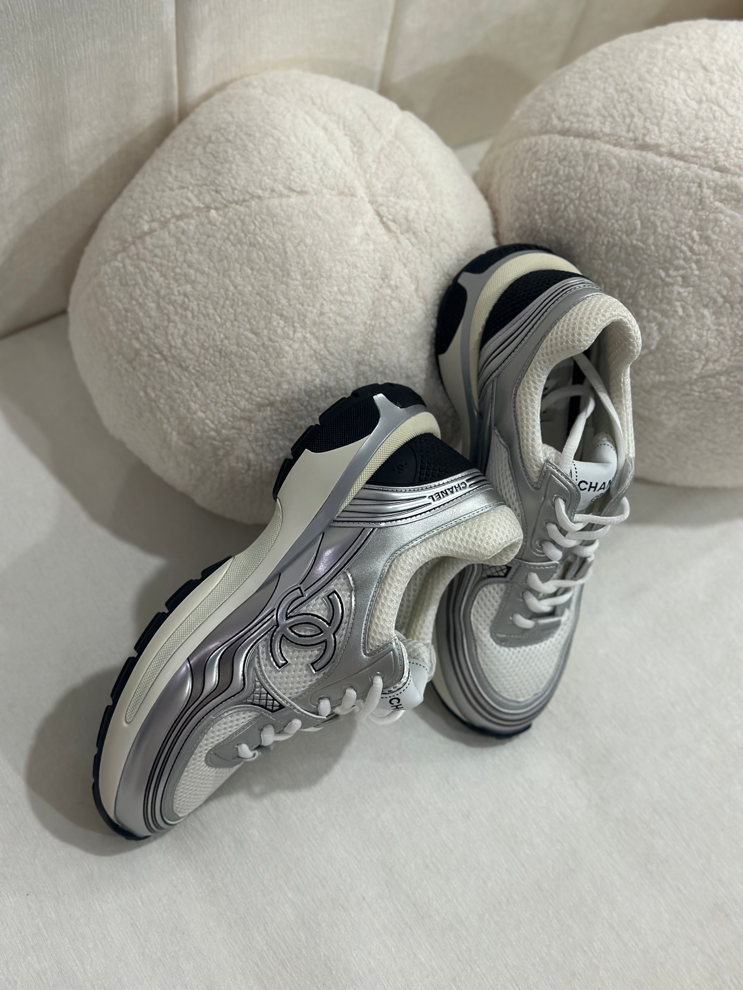 Tenis plata