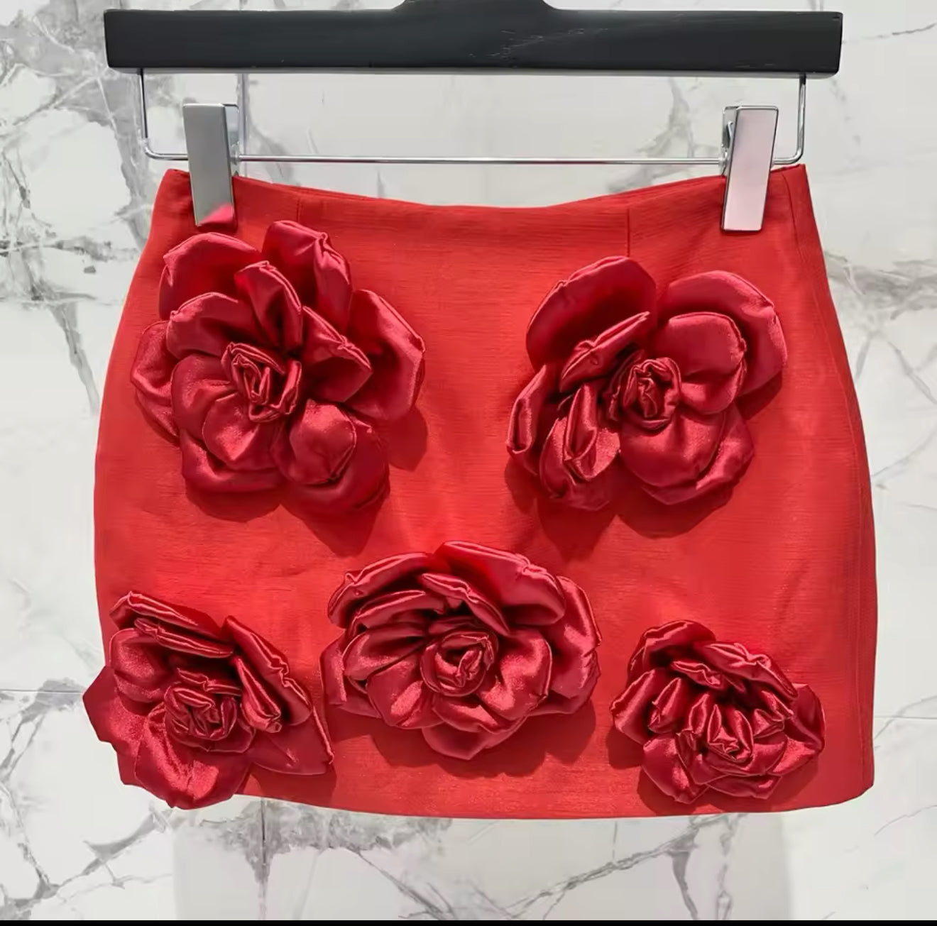 Falda roja flores
