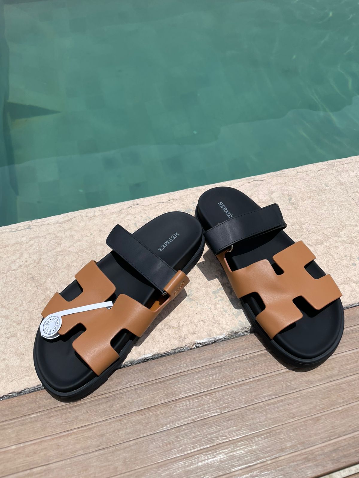 Sandalia café con negro