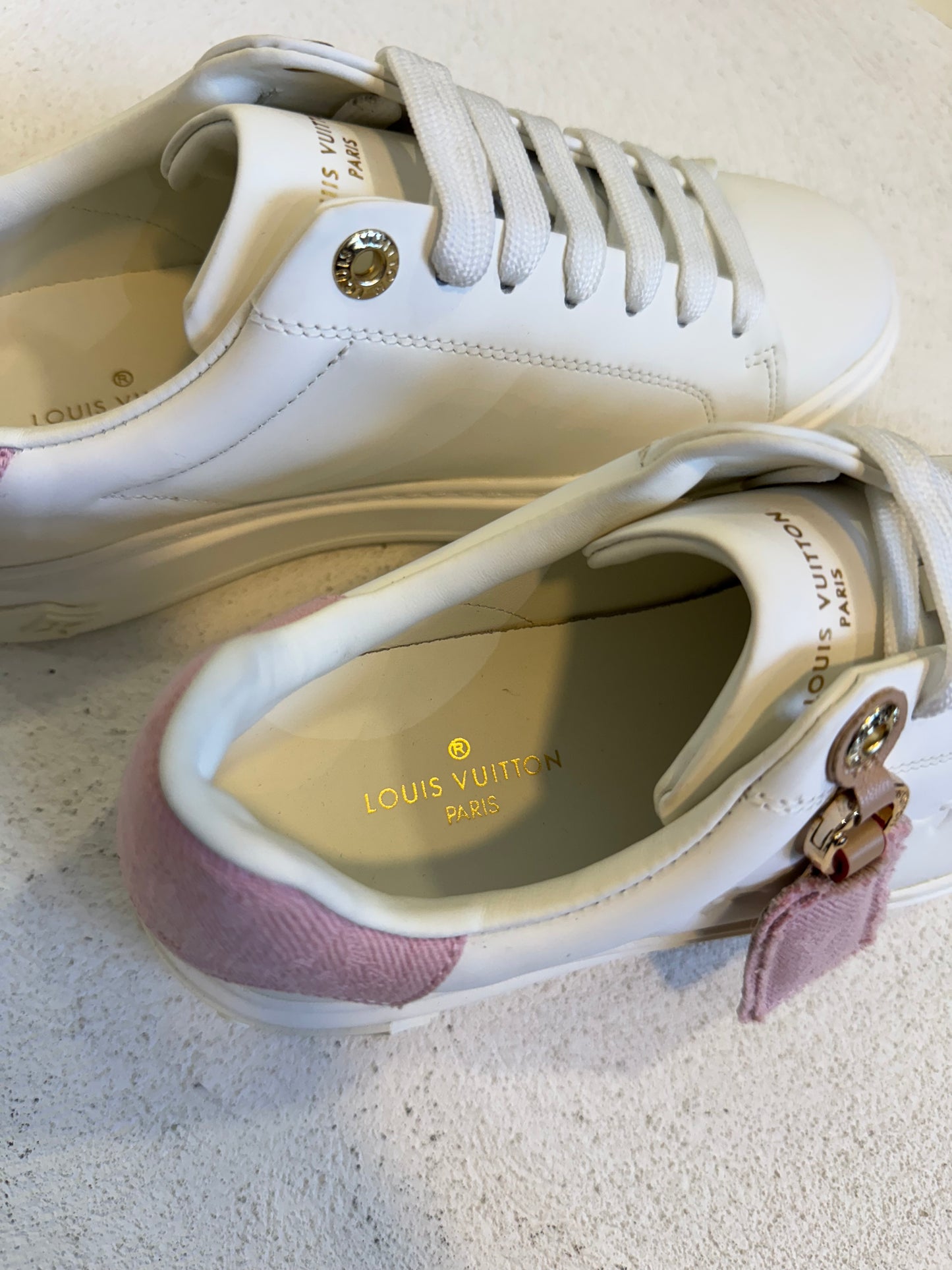 Tenis blanco con rosa