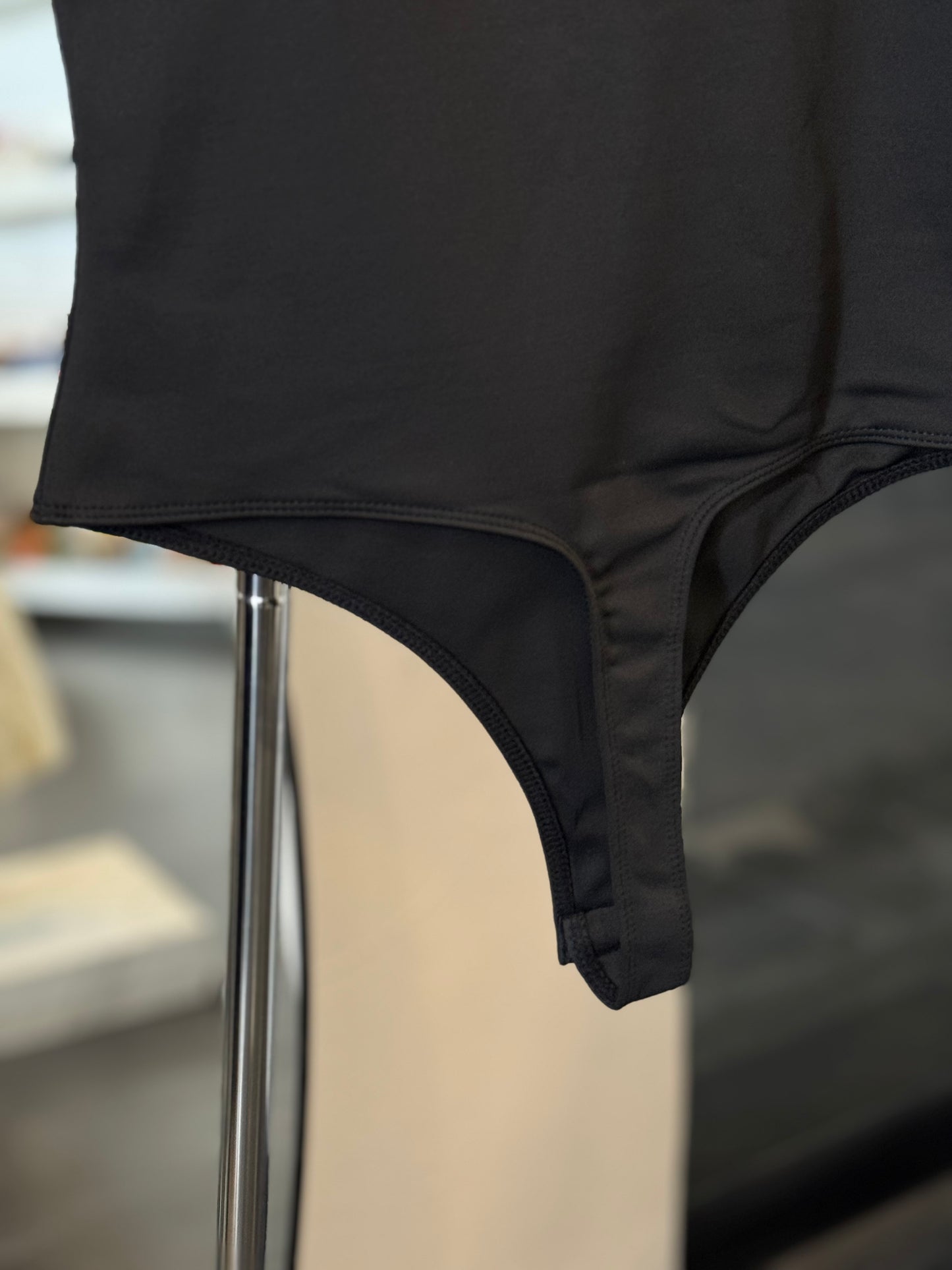 BODY SIN MANGA NEGRO