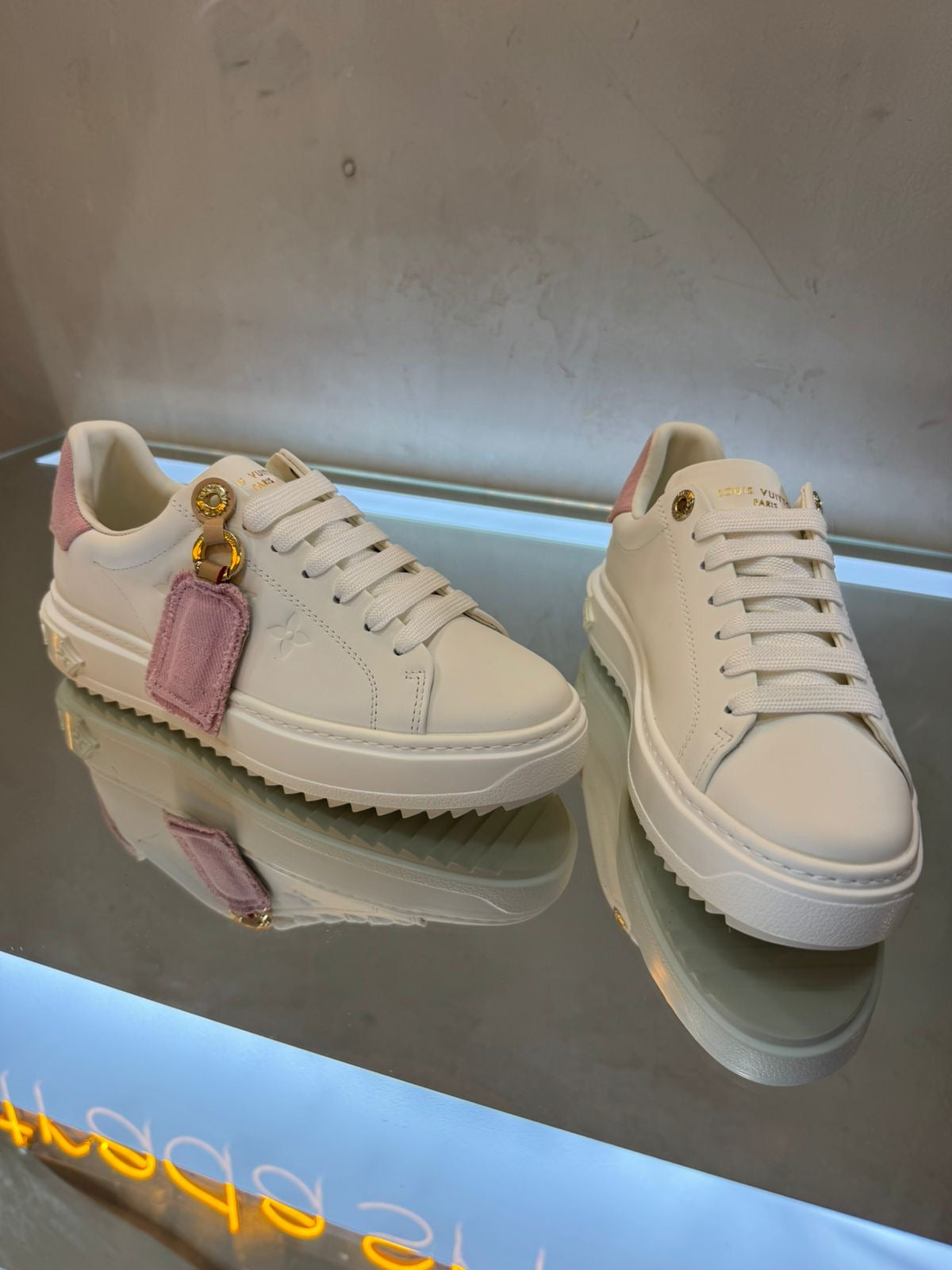 Tenis blanco con rosa