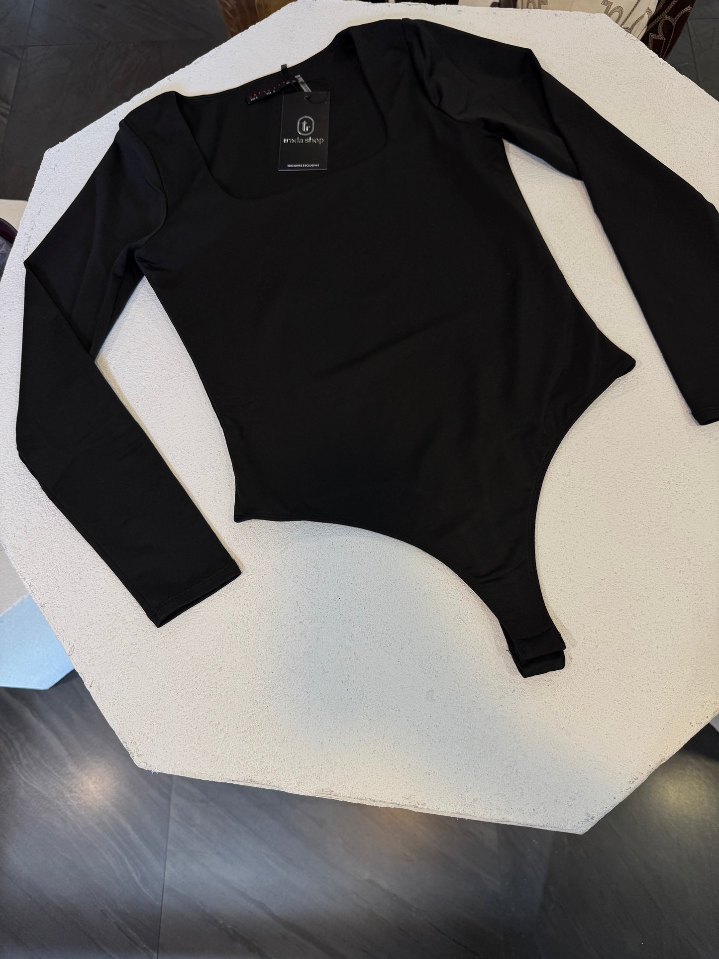 BODY NEGRO CON MANGA