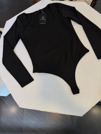 BODY NEGRO CON MANGA