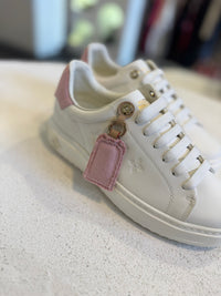 Tenis blanco con rosa