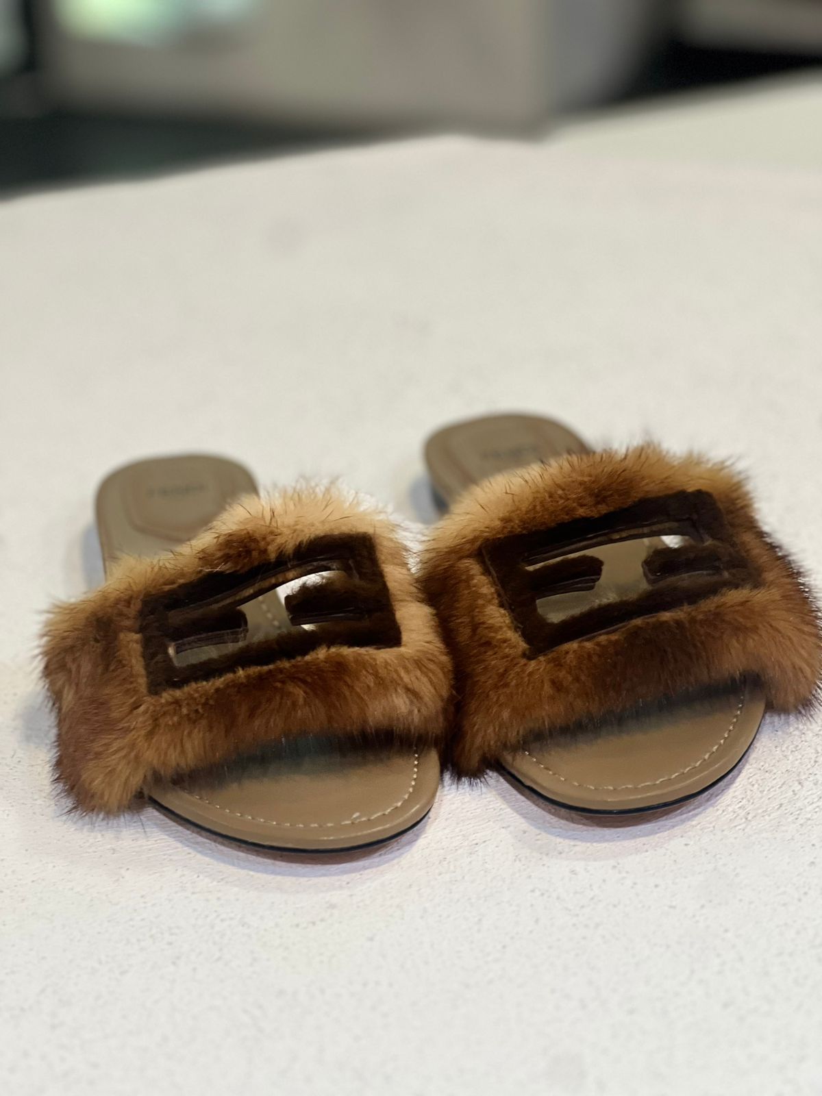 SANDALIA CAMEL PELUCHE