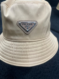 Gorro Prada beige