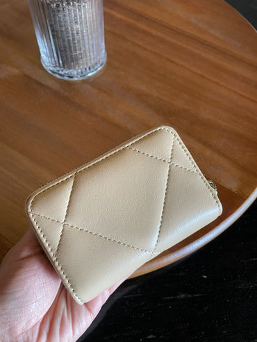 cartera nud