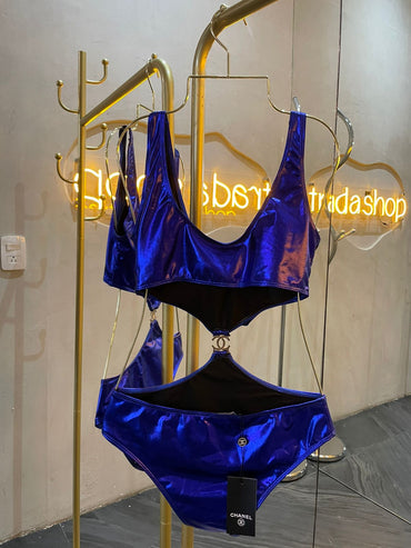 traje de baño azul