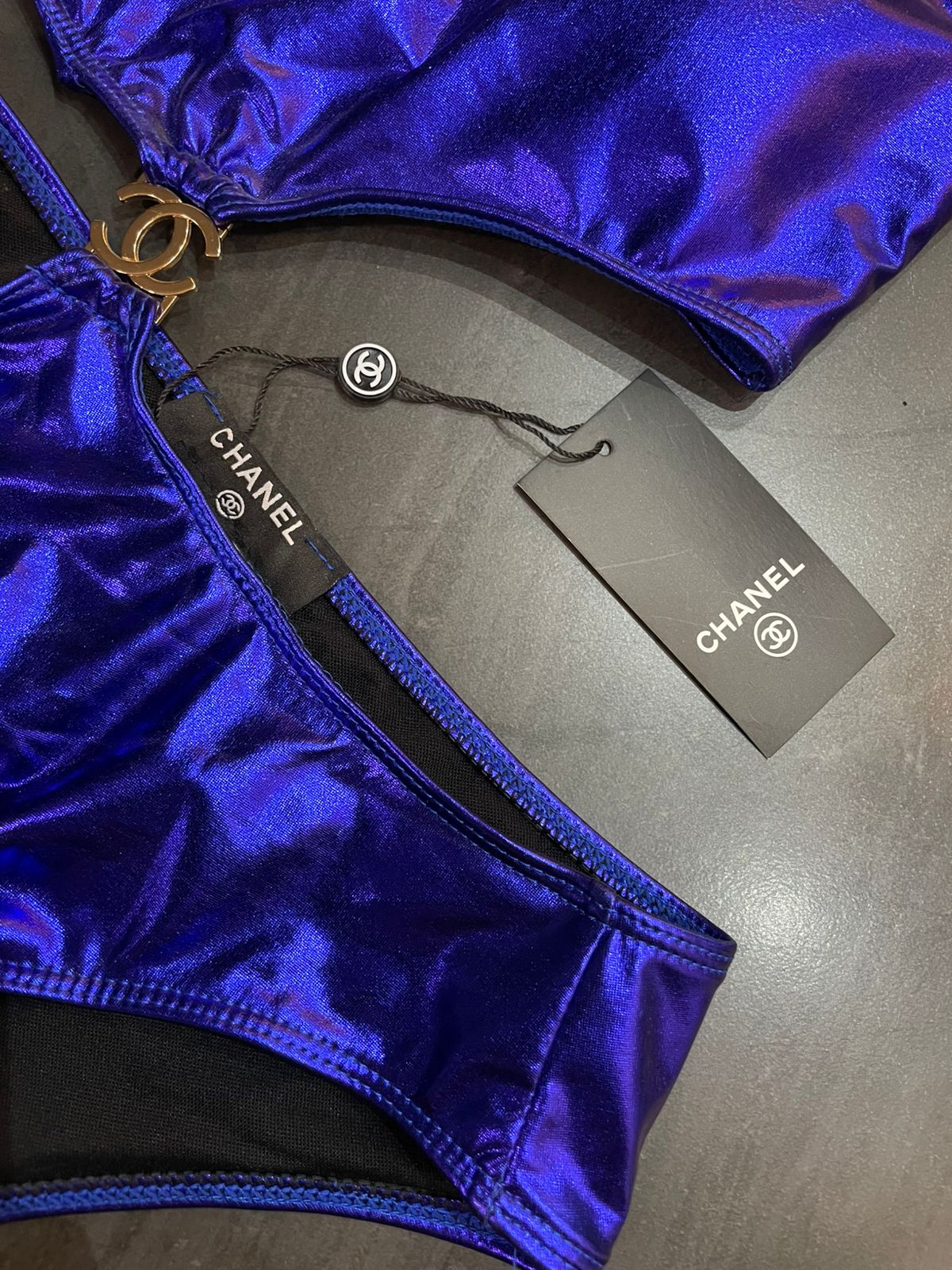 traje de baño azul