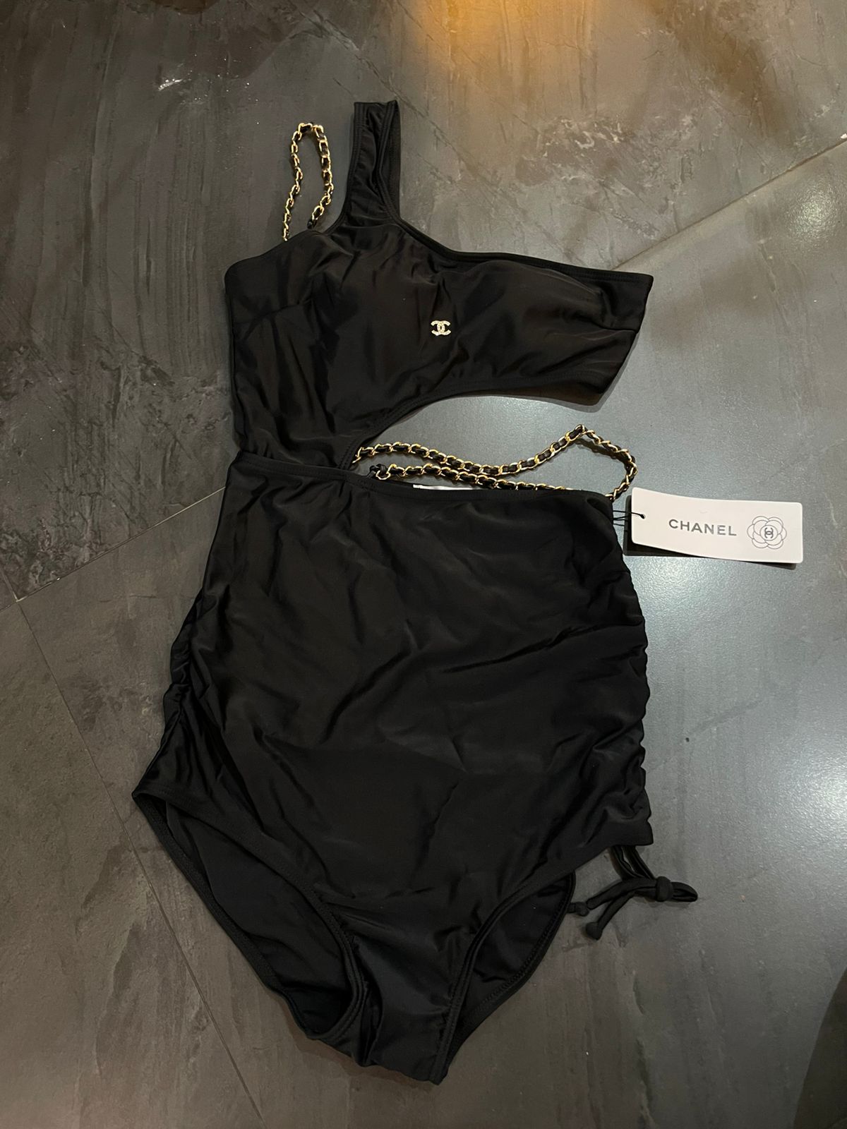 traje de baño cadena