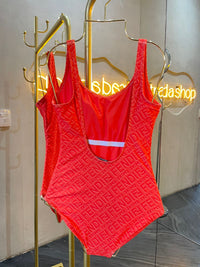 traje de baño naranja