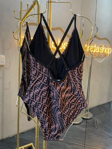 traje de baño cafe