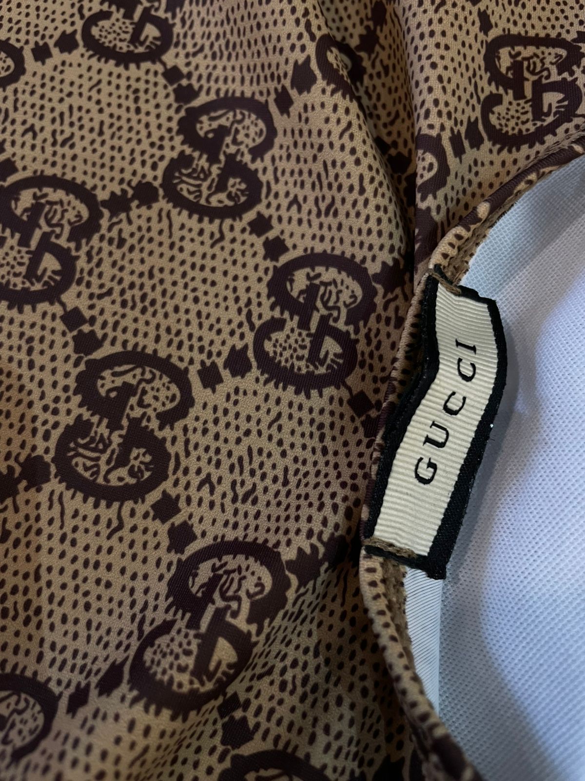 traje de baño cafe