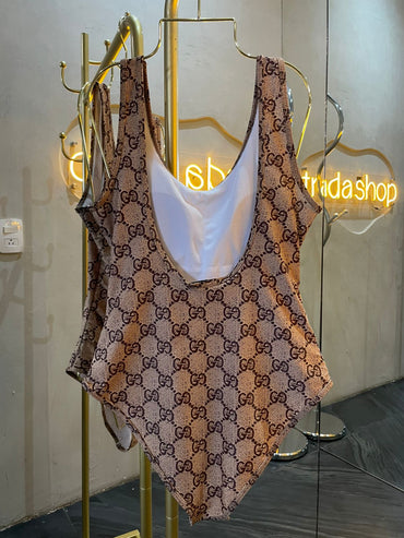 traje de baño cafe